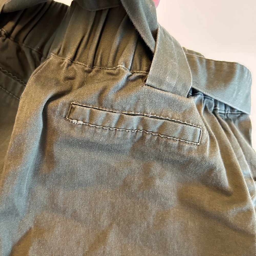 Express x Olivia Culpo army green belted Cargo shorts Size 4.  Cotton/spandex. - Picture 9 of 13